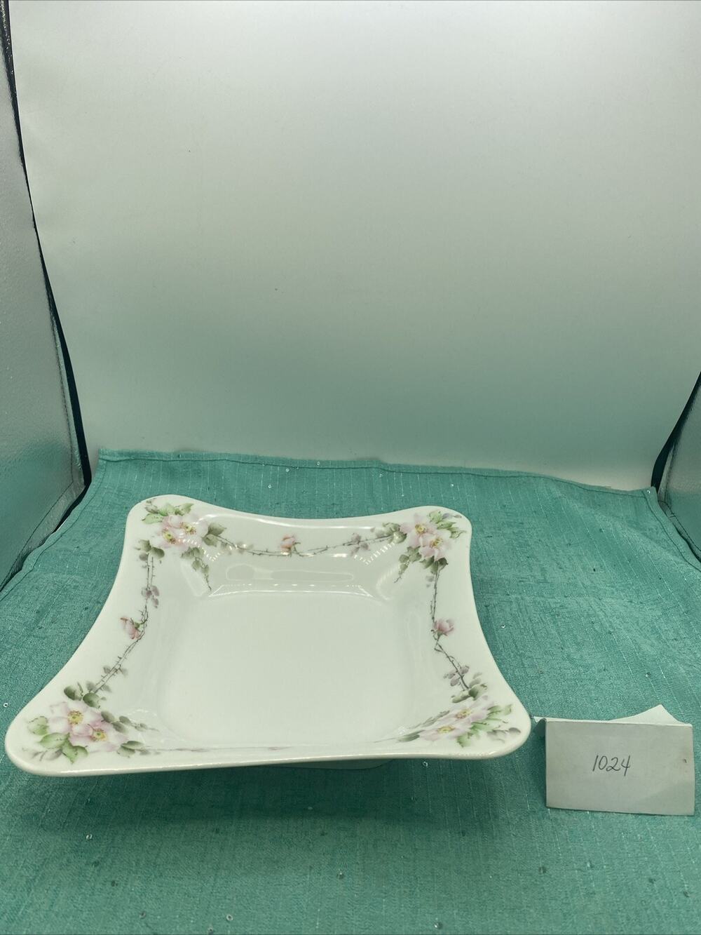 Antique HUTSCHENREUTHER porcelain Serving Bowl Bavaria 1857-1920 8.5”